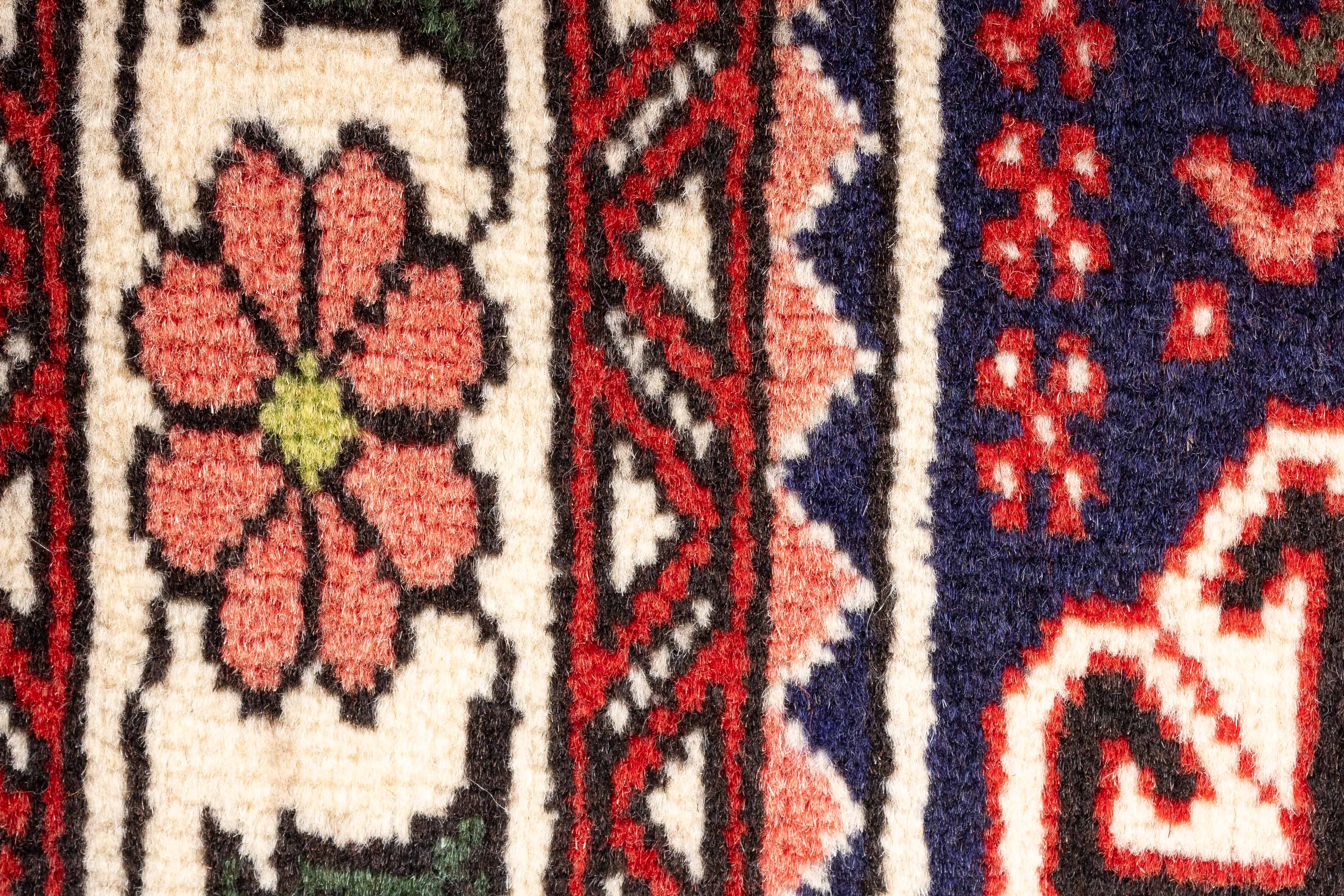 Traditional Persian Abadeh Rug <br> 3'5 x 4'11