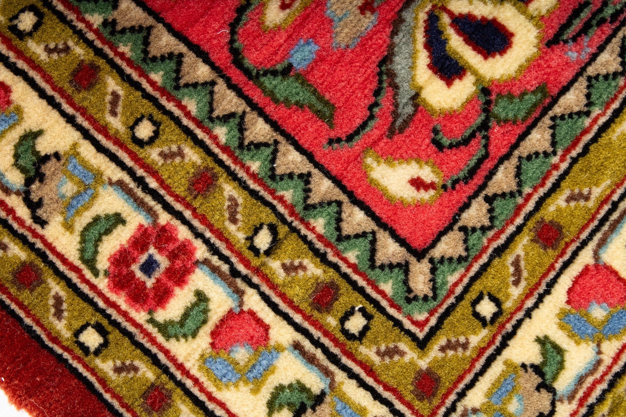 Persian Floral Medallion Rug <br> 2'8 x 3'10