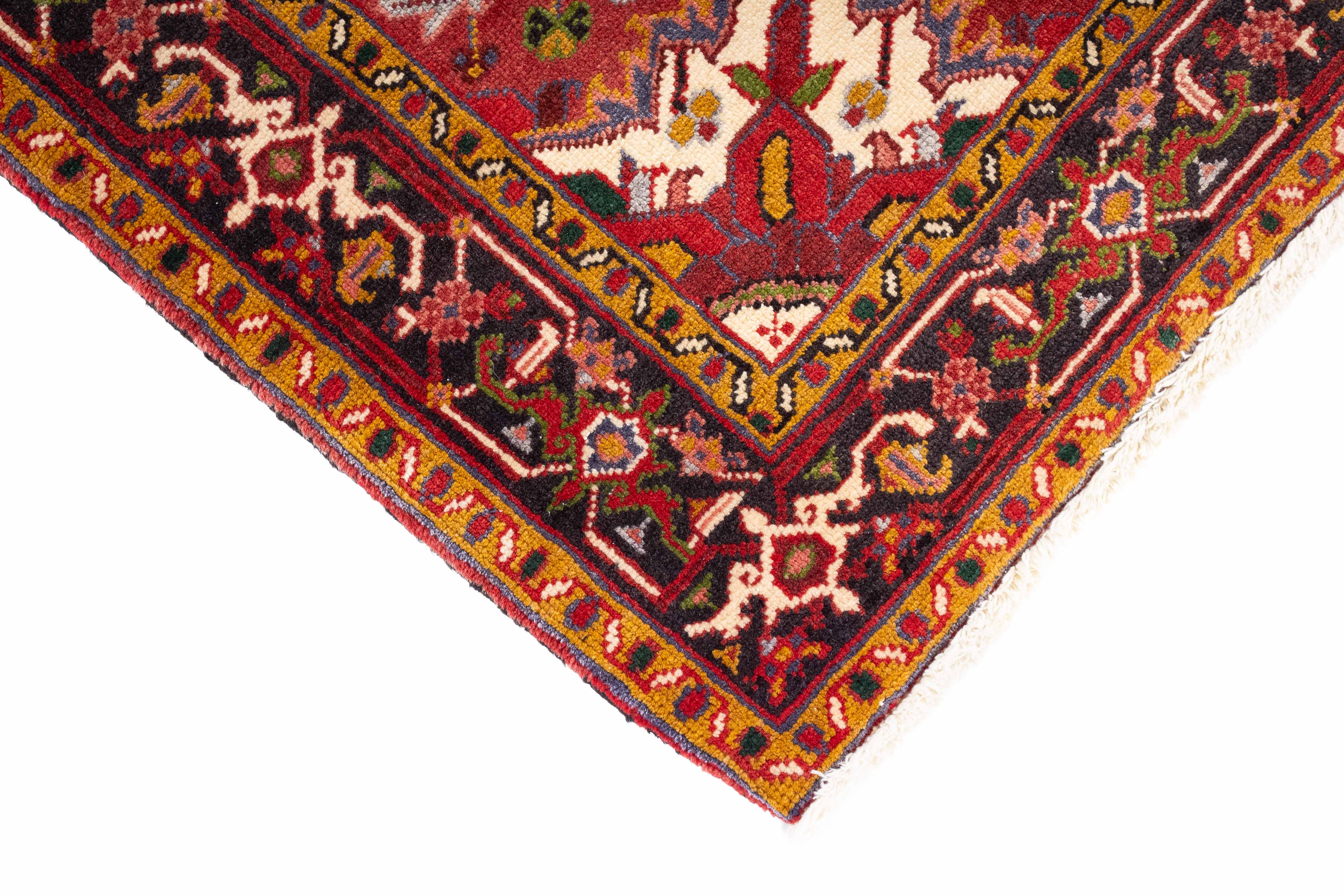 Traditional Persian Heriz Rug <br> 3'10 x 4'10