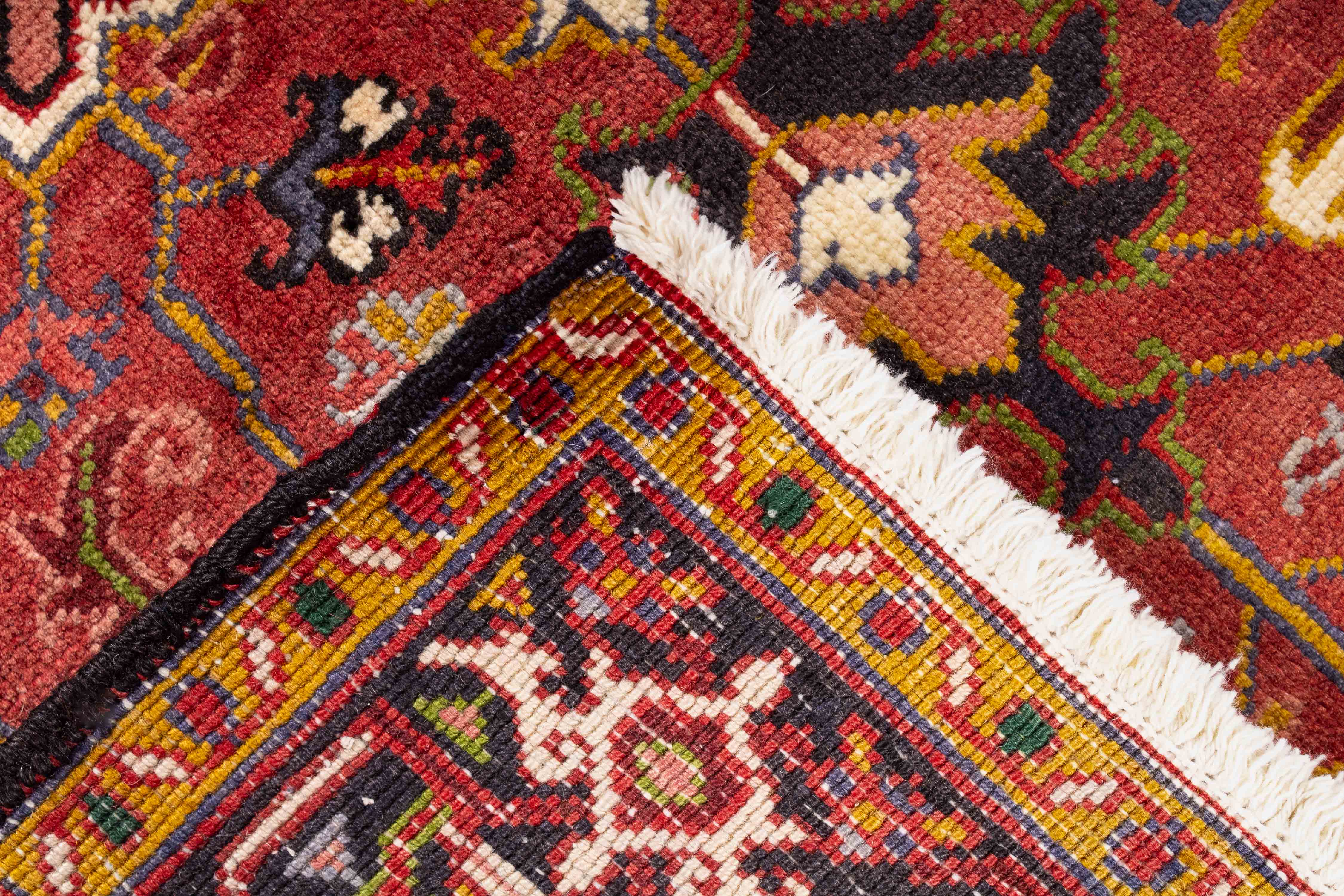 Traditional Persian Heriz Rug <br> 3'10 x 4'10