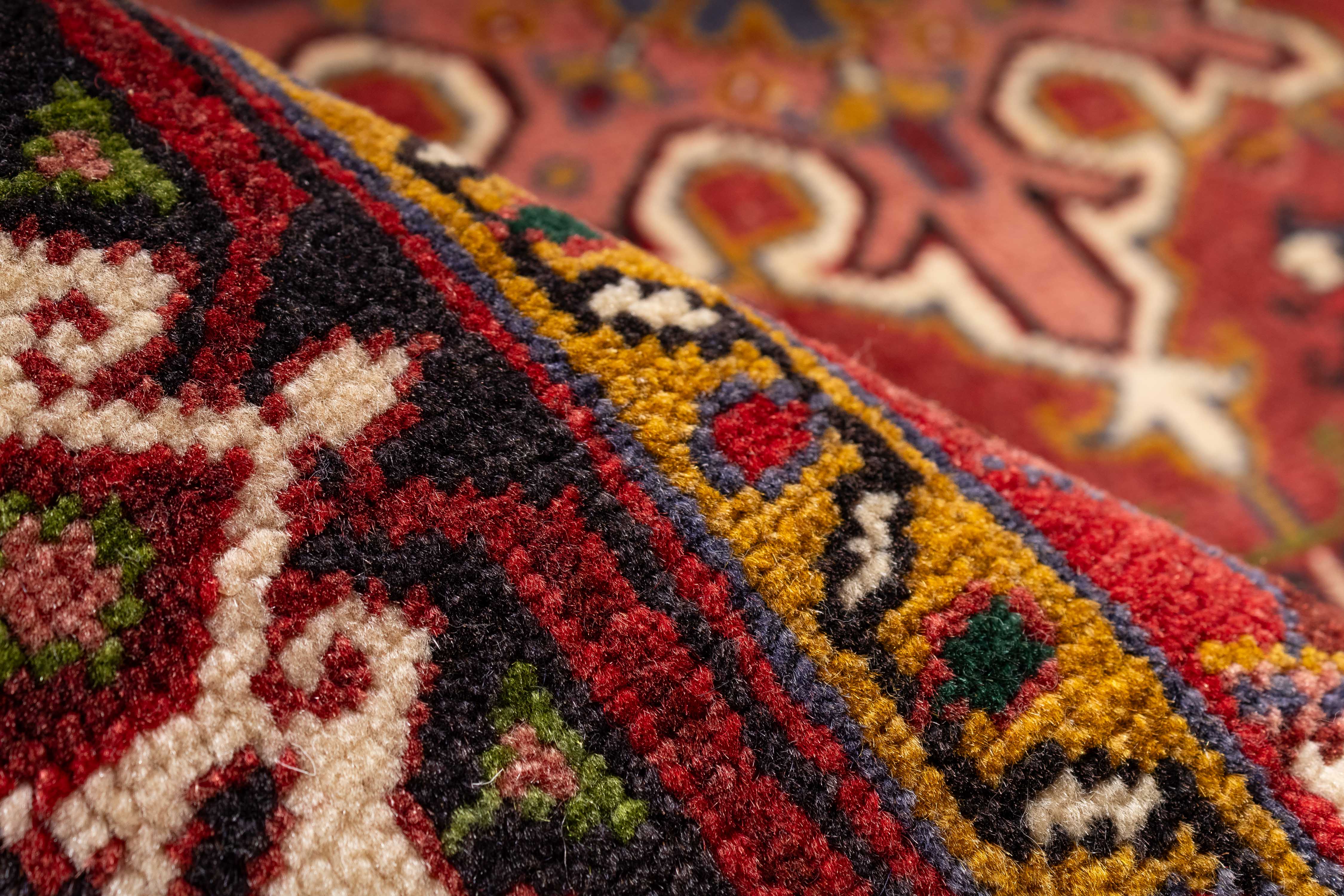 Traditional Persian Heriz Rug <br> 3'10 x 4'10