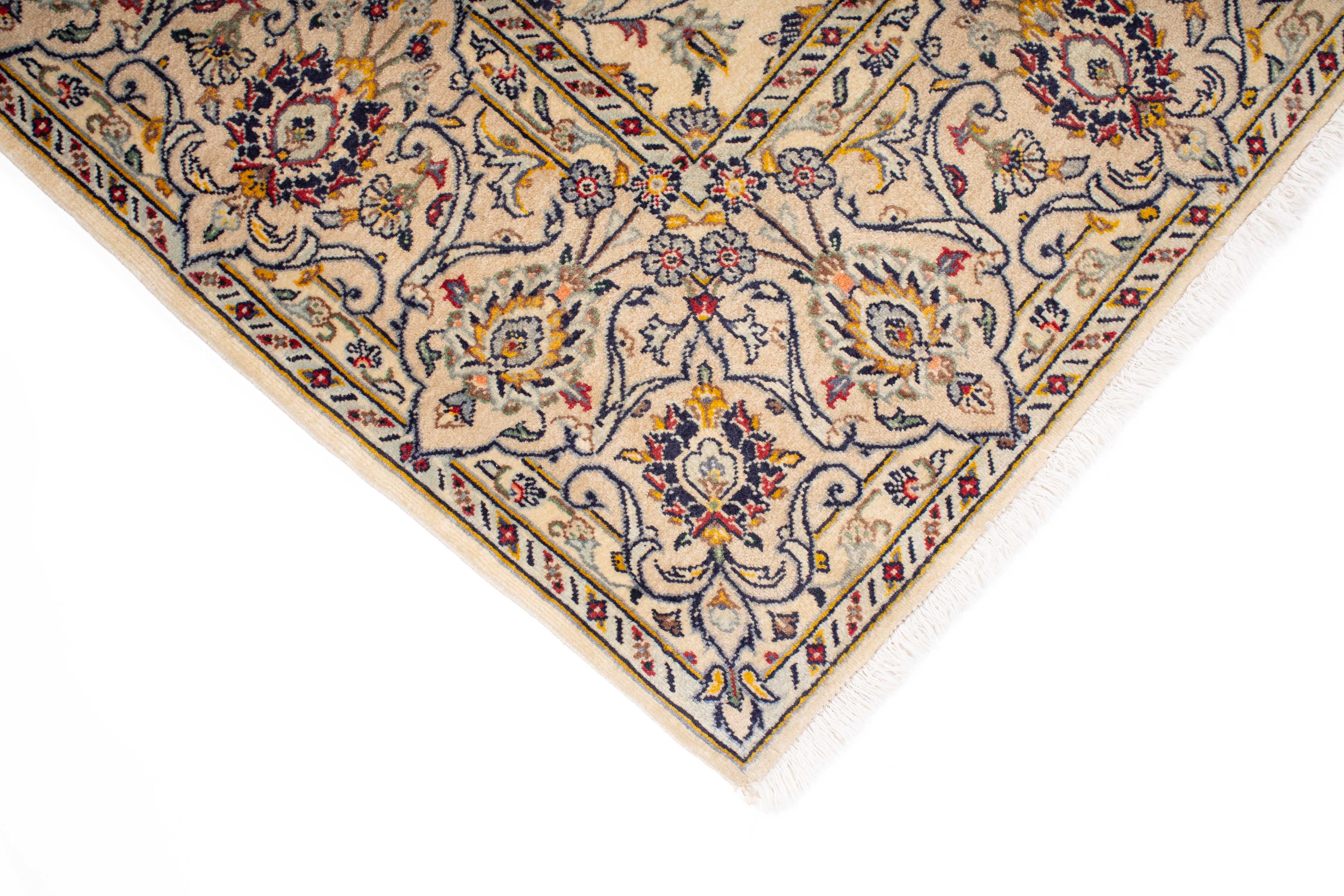 Fine Persian Kashan Rug <br> 4'7 x 7'1