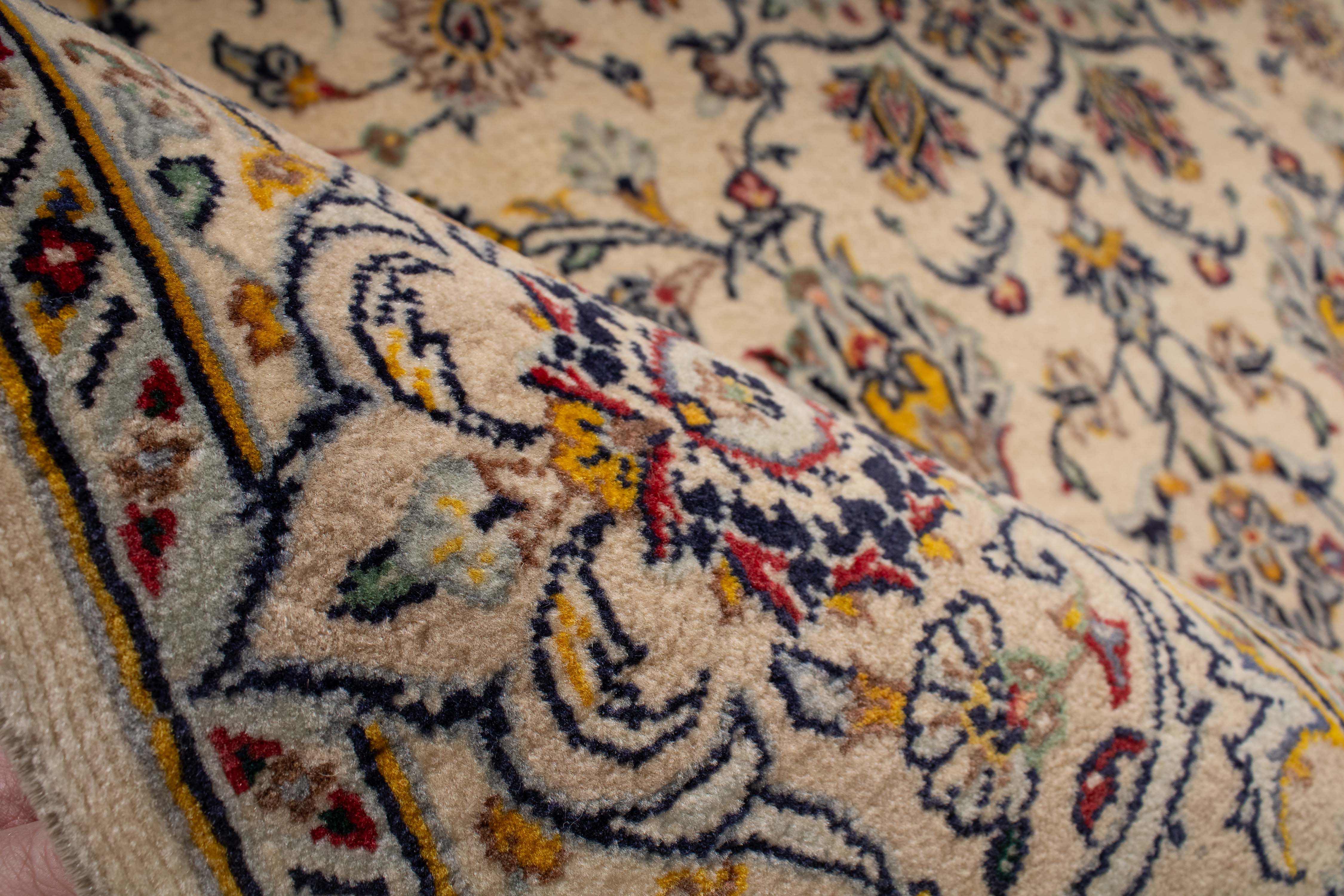 Fine Persian Kashan Rug <br> 4'7 x 7'1