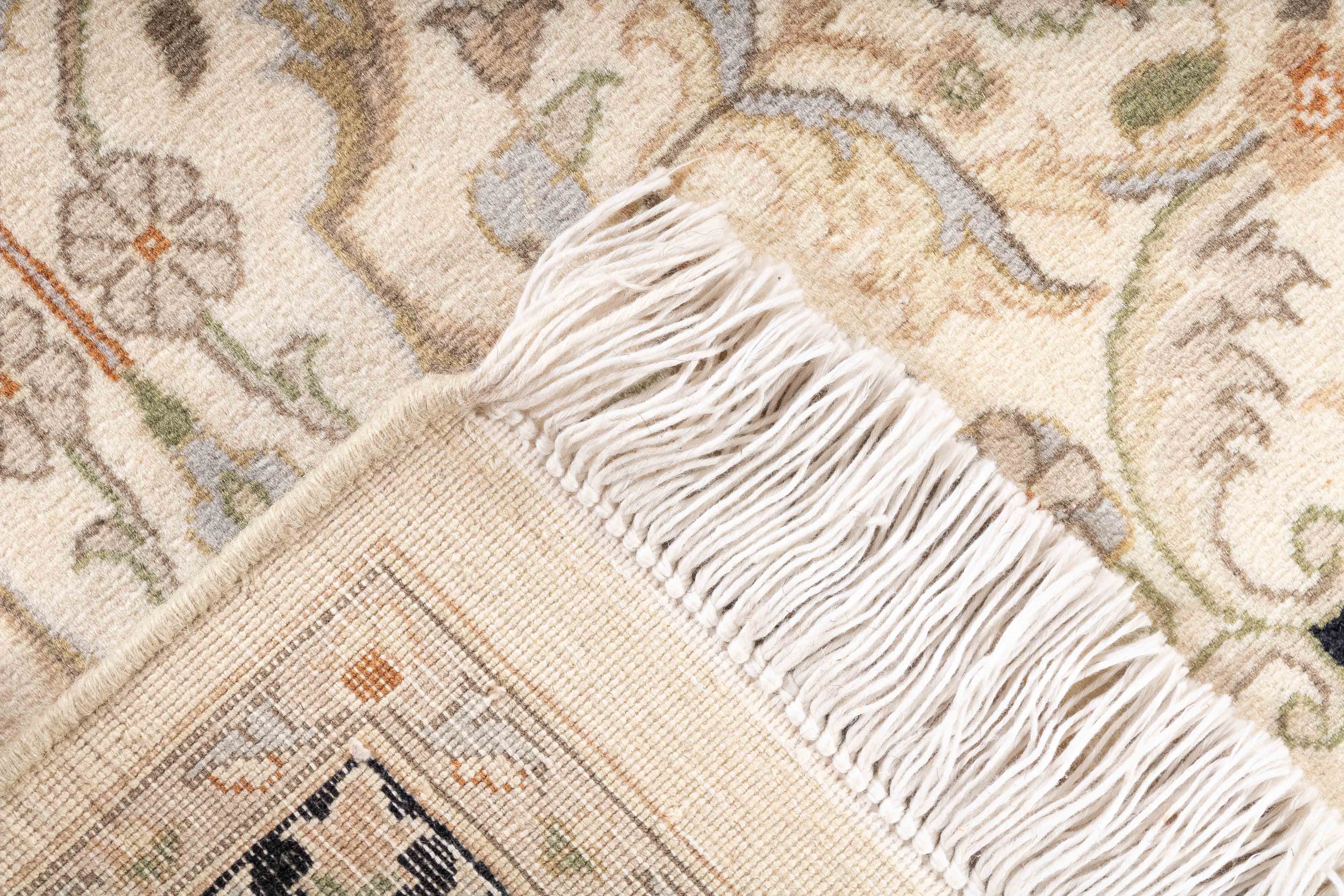 Traditional Pakistan Tabriz Design Rug <br> 3'1 x 5'5