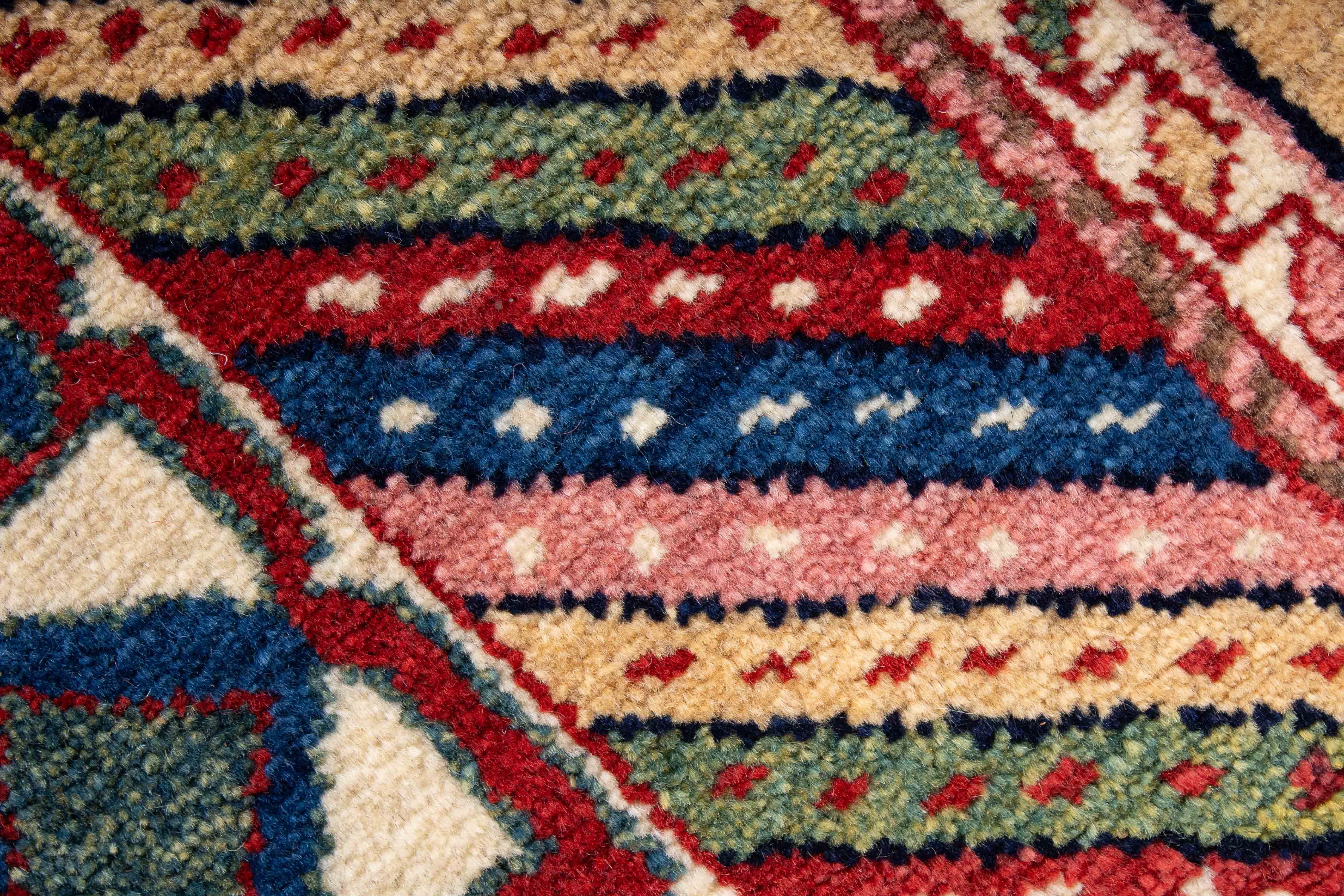 Vintage Persian Bakhtiari Rug <br> 5'2 x 6'10