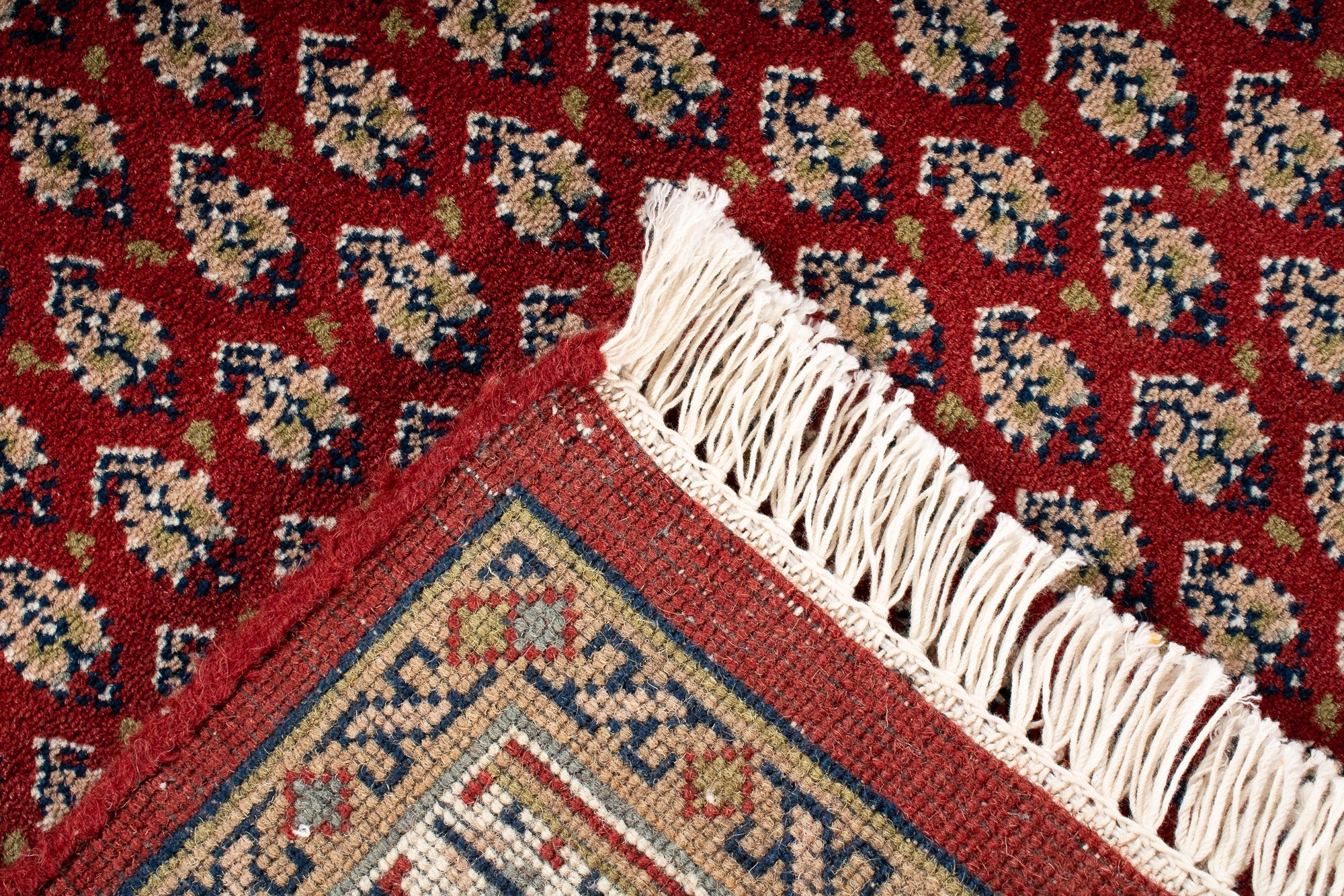 Tradtional Bokara Accent Rug <br> 2'6 x 4'9