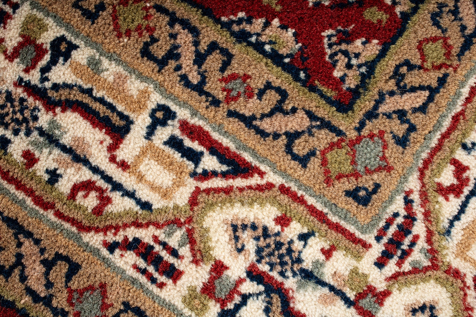 Tradtional Bokara Accent Rug <br> 2'6 x 4'9