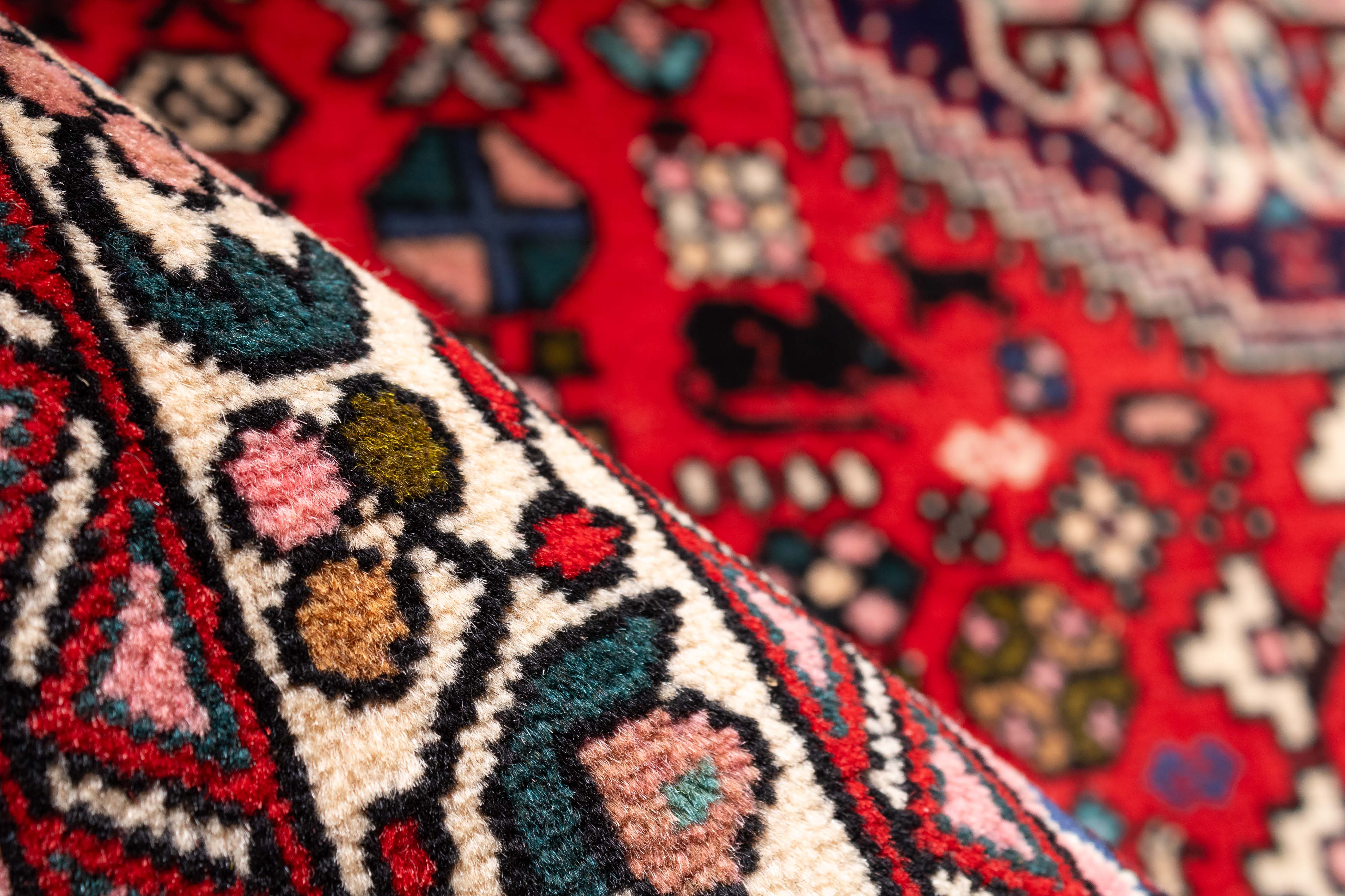 Traditional Persian Abadeh Rug <br> 3'4 x 4'11