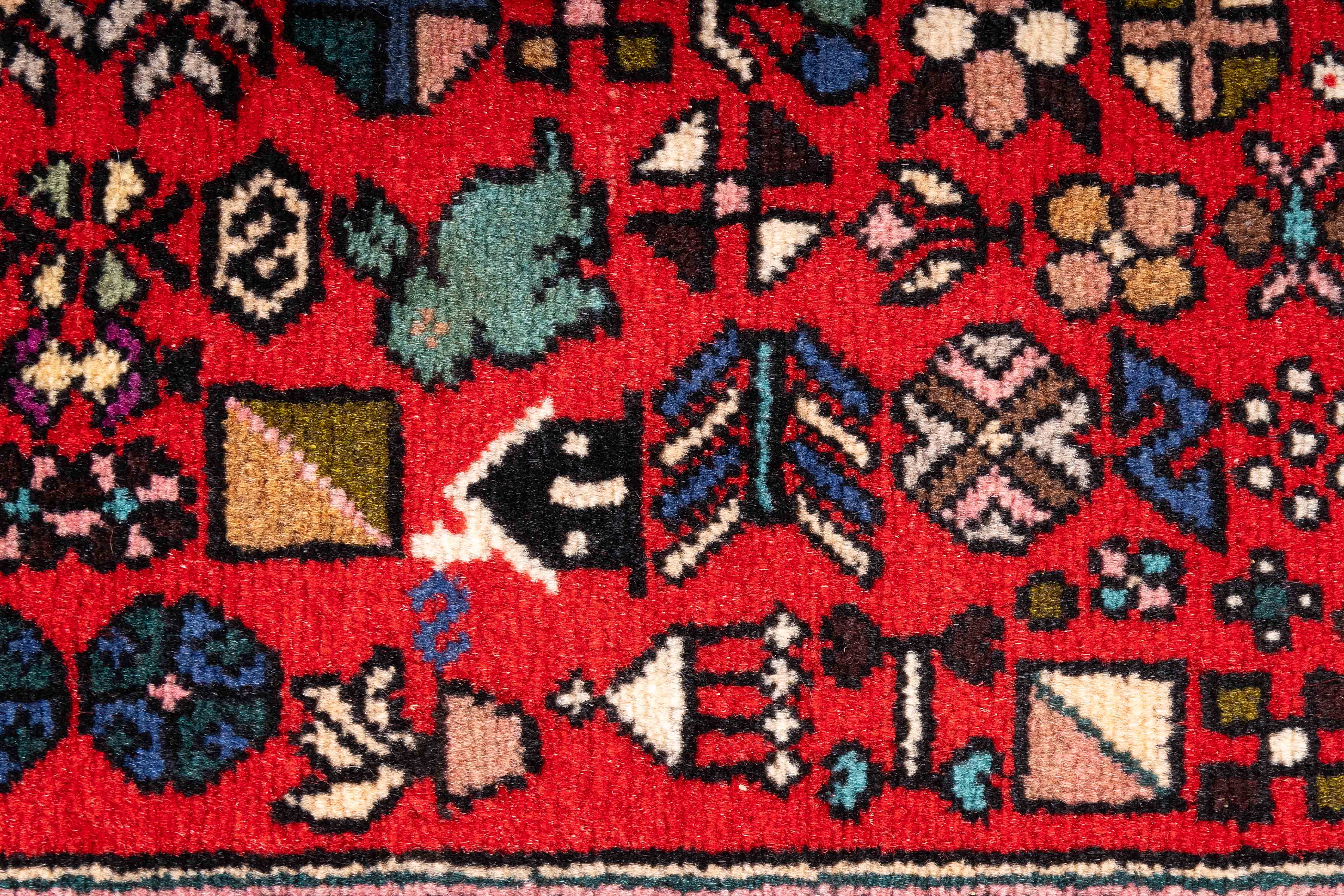 Traditional Persian Abadeh Rug <br> 3'4 x 4'11