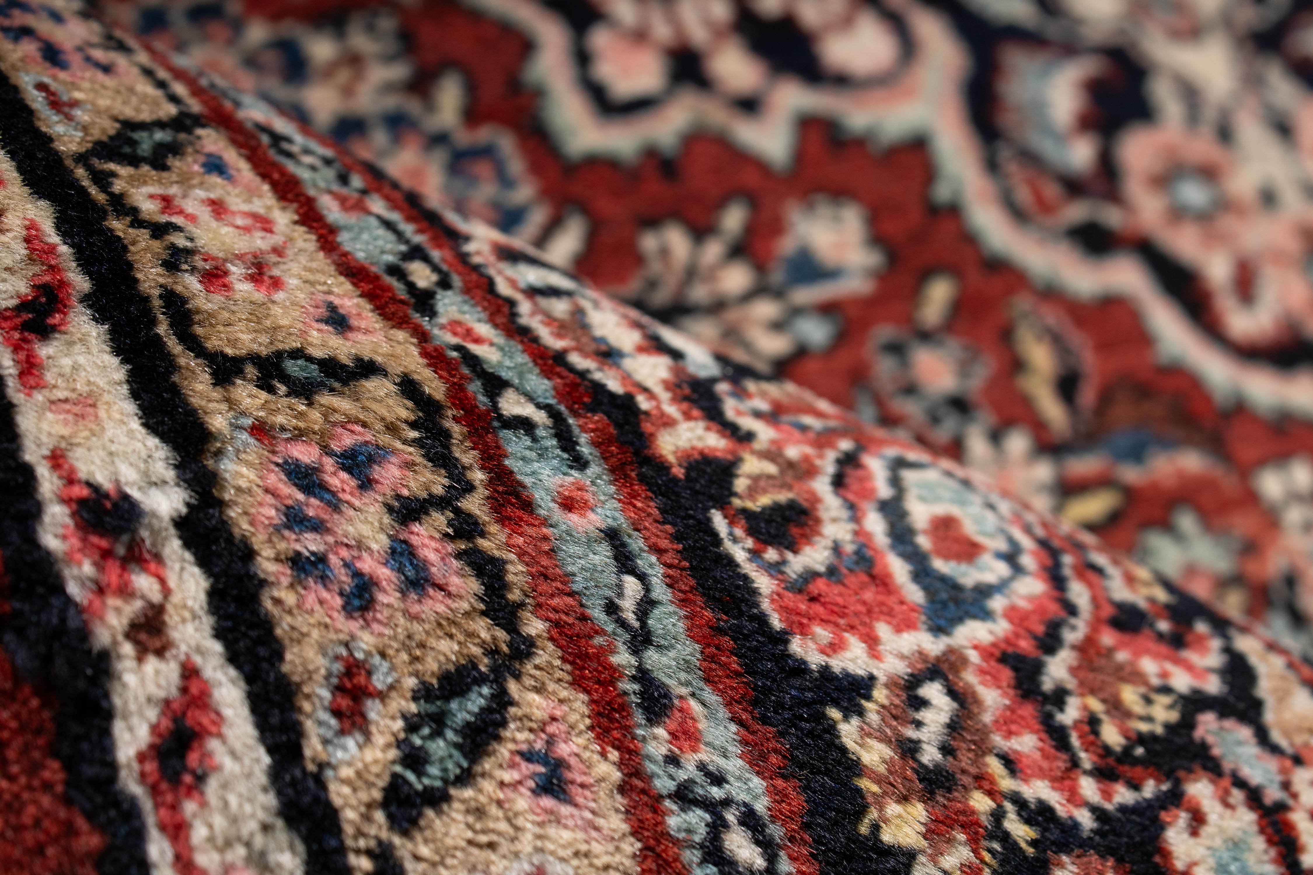 Antique Persian Kazvin Sarouk Rug <br> 4'3 x 6'7