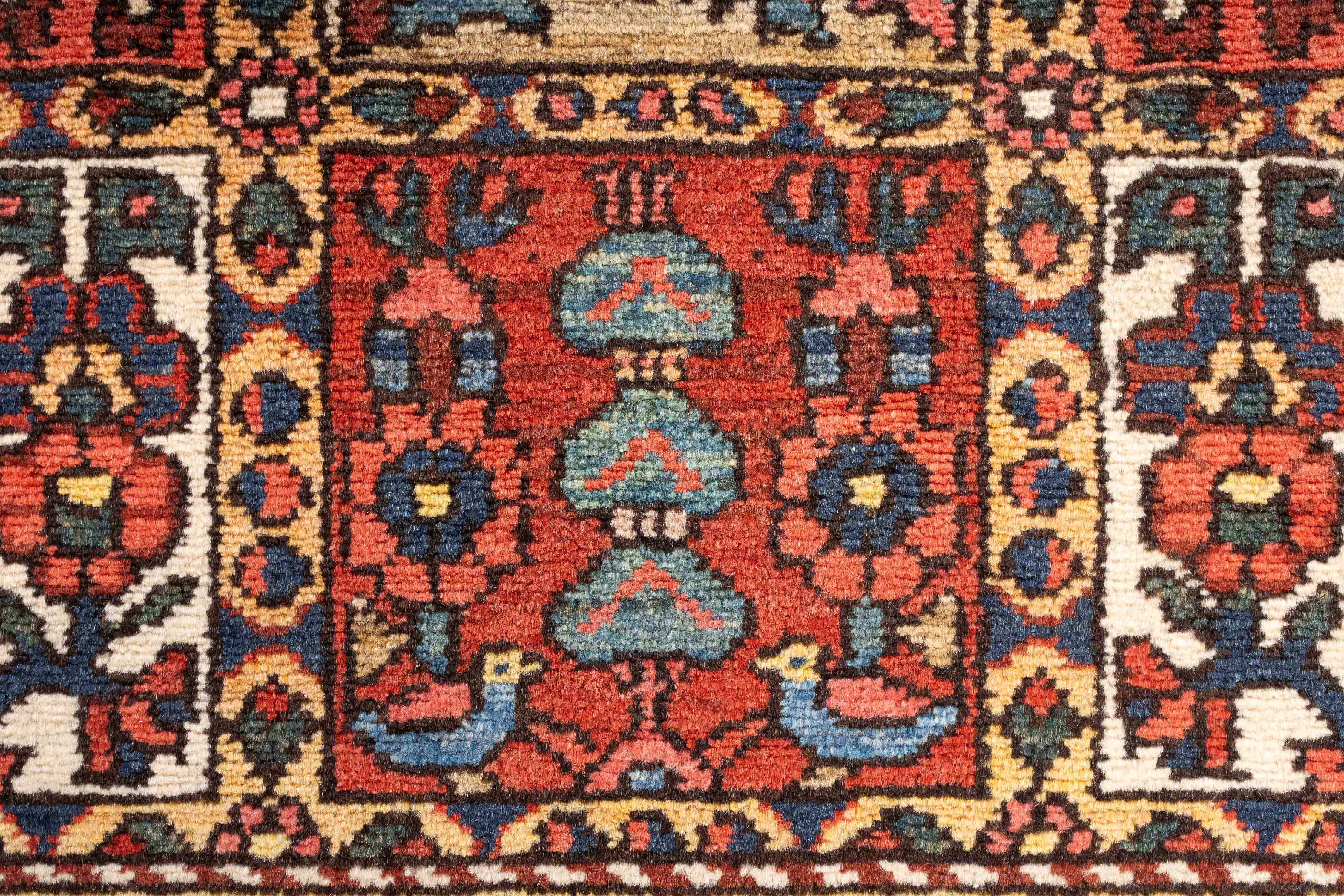 Vintage Persian Bakhtiari Rug <br> 5'1 x 6'10