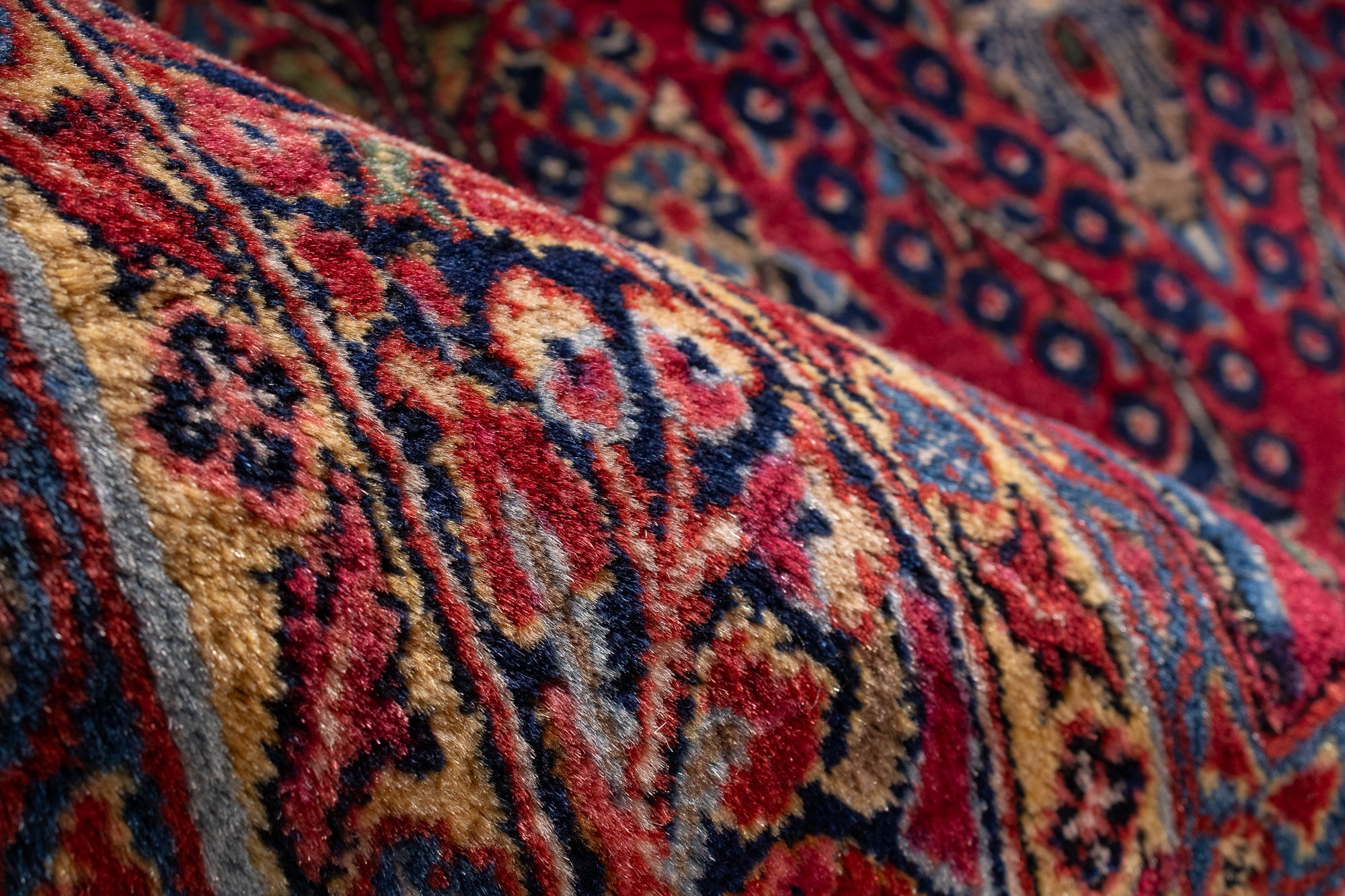 Antique Persia Sarouk Rug <br> 4'3' x 6'3'